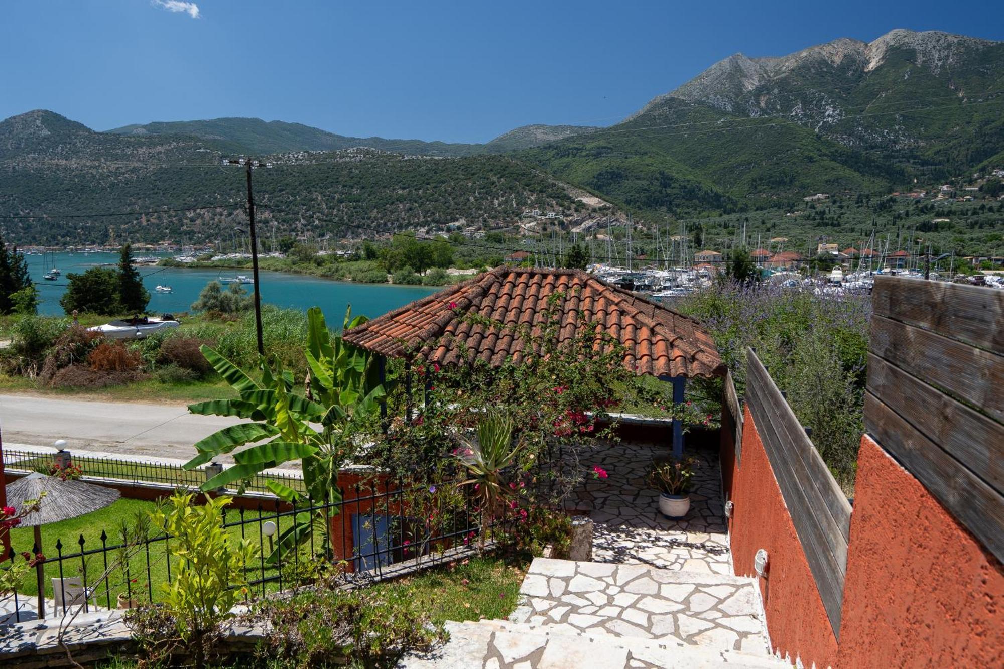 Vliho Bay Boutique Hotel Yénion Buitenkant foto