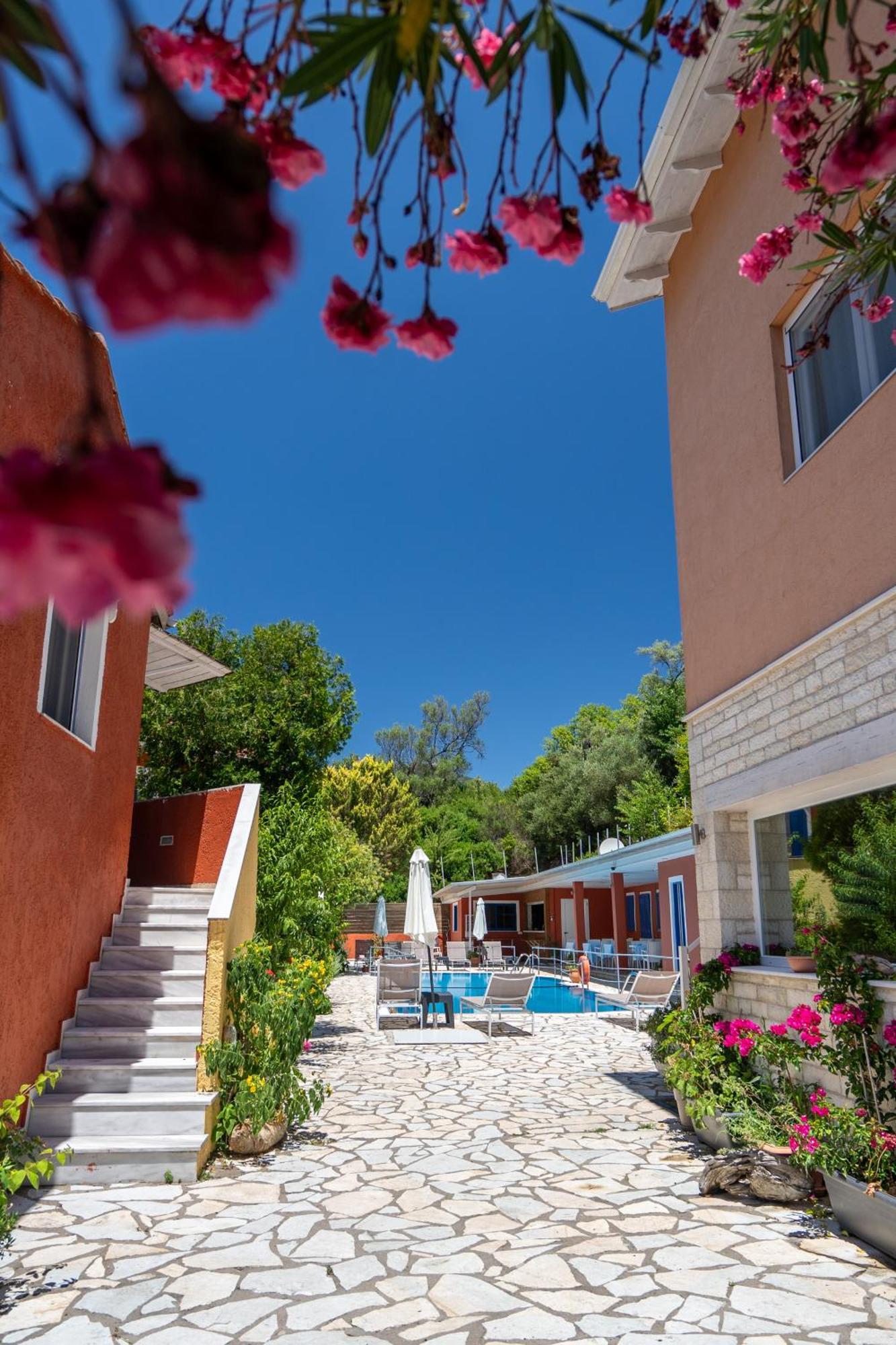 Vliho Bay Boutique Hotel Yénion Buitenkant foto