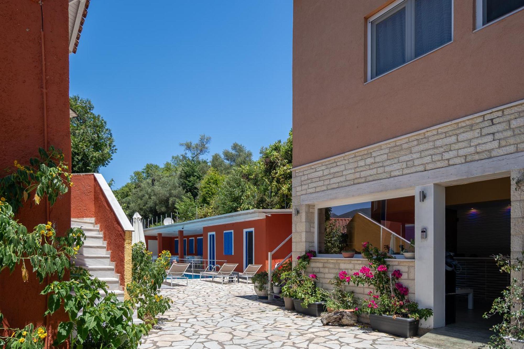 Vliho Bay Boutique Hotel Yénion Buitenkant foto