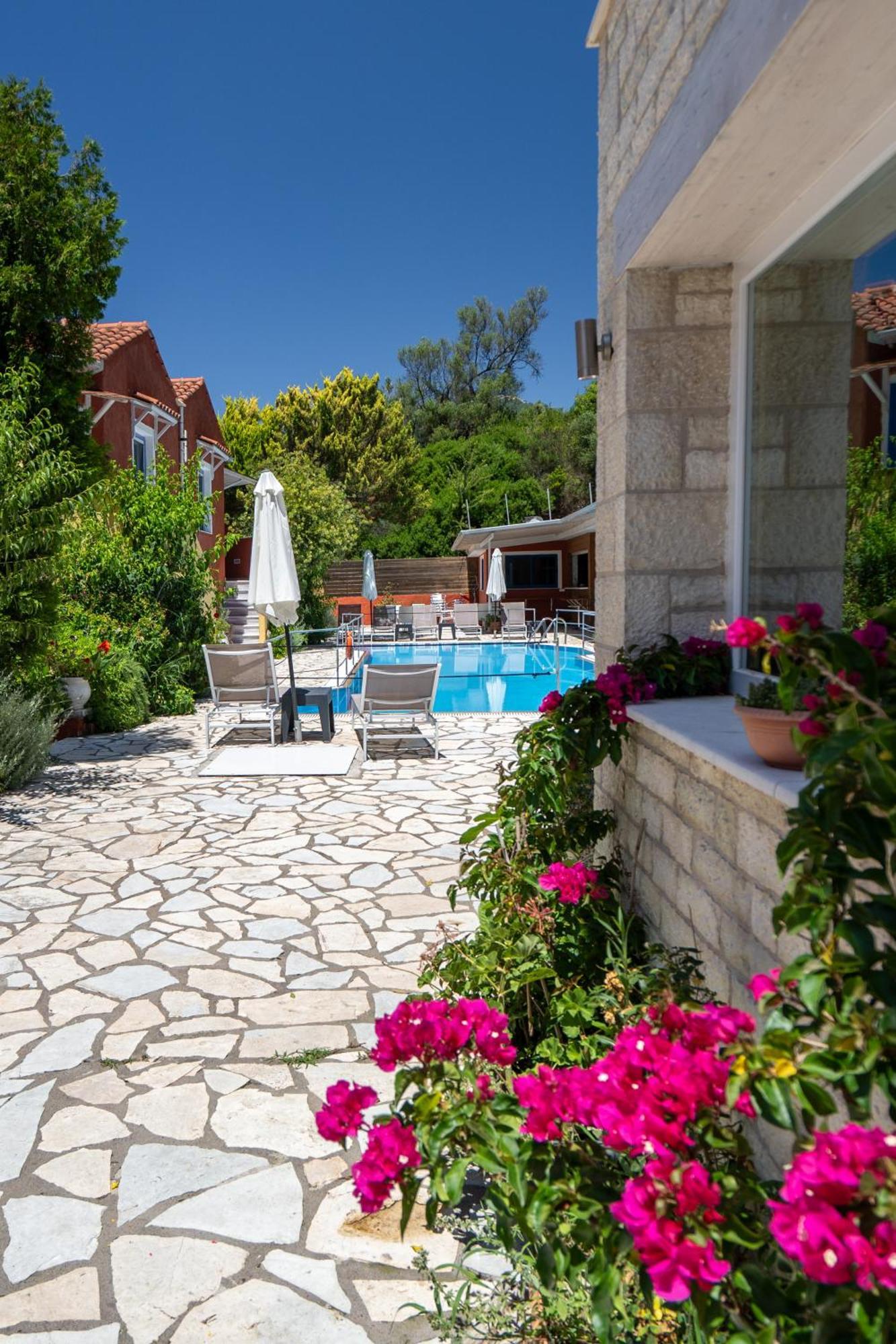Vliho Bay Boutique Hotel Yénion Buitenkant foto